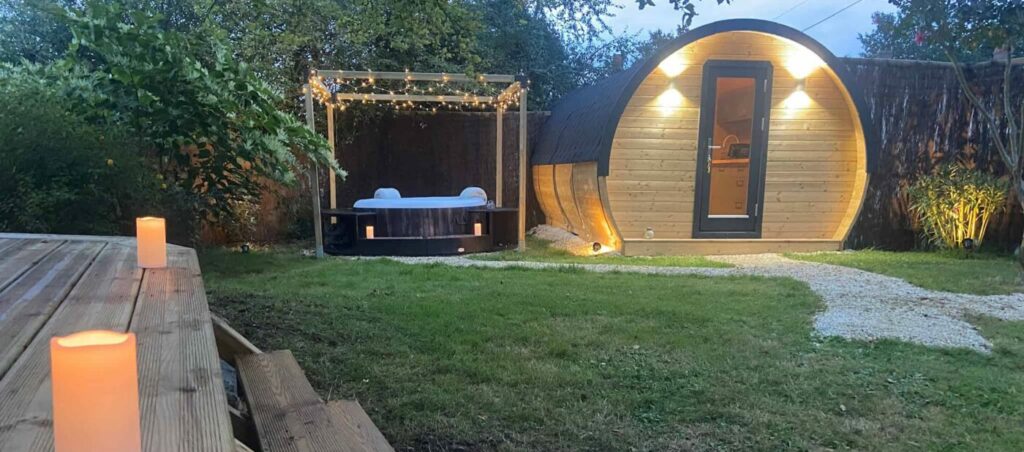 #slidecaption1 Ungewöhnliche Nacht in einem Fass im Weinberg